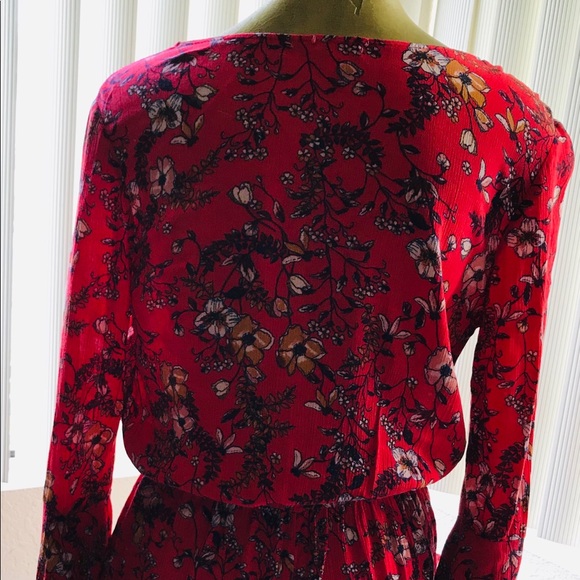 Beautiful NWOT Bell Sleeve FLORAL ROMPER Small - Picture 8 of 8